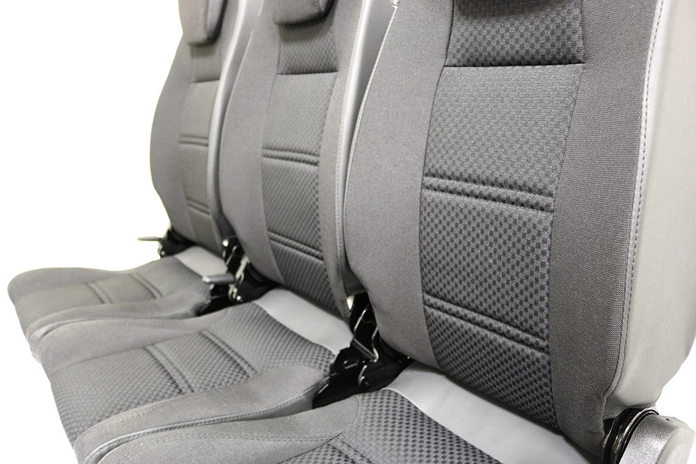 Defender "PREMIUM HIGH BACKS" Sitze (zweite Sitzreihe) (schwarzer Stoff)