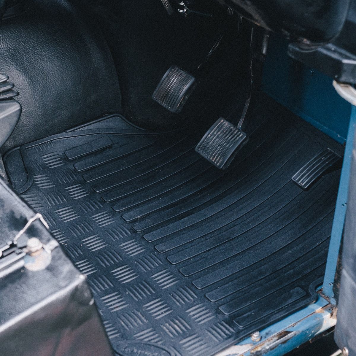 Fußmatten (Paar) vorne Defender (mit LT77 und R380 Getriebe)