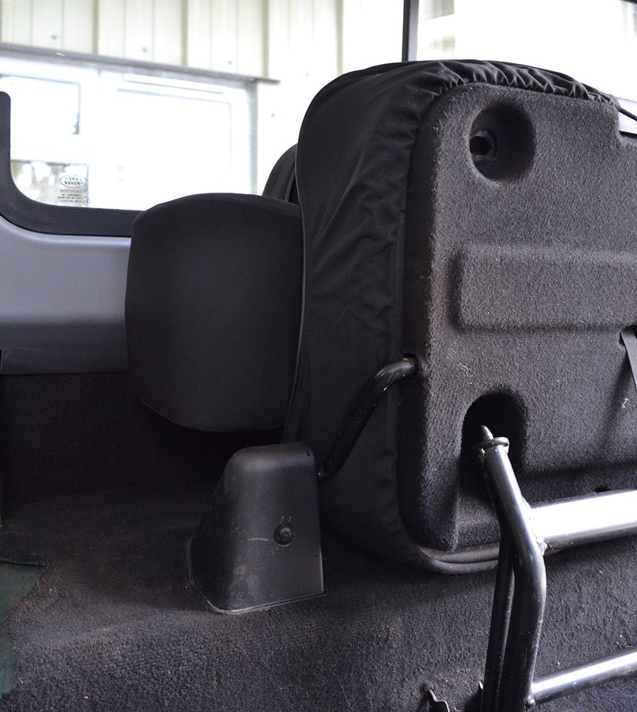 Defender TD4 Sitzbezüge (Paar) Sitze Kofferraum (schwarz)