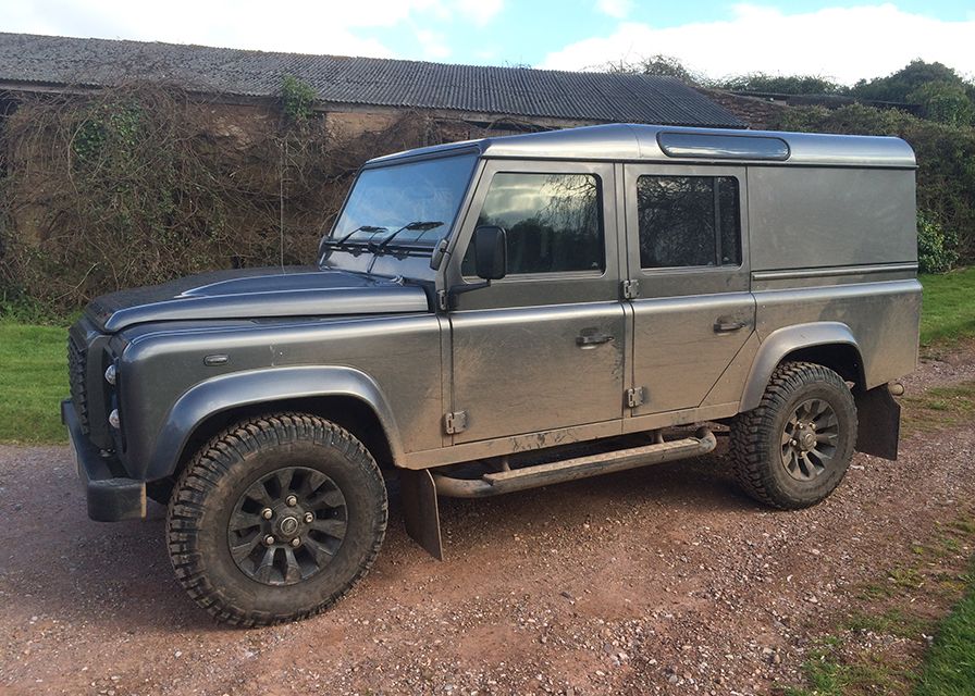 Teppich-Set komplett Defender TD4 110 Station Wagon (5-Sitzer mit ausgeschnittenen Innenkotflügeln)