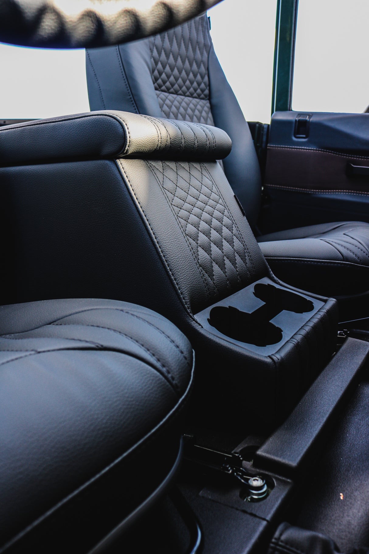 Premium XL Cubby Box (Vault, schwarzes Vinyl)