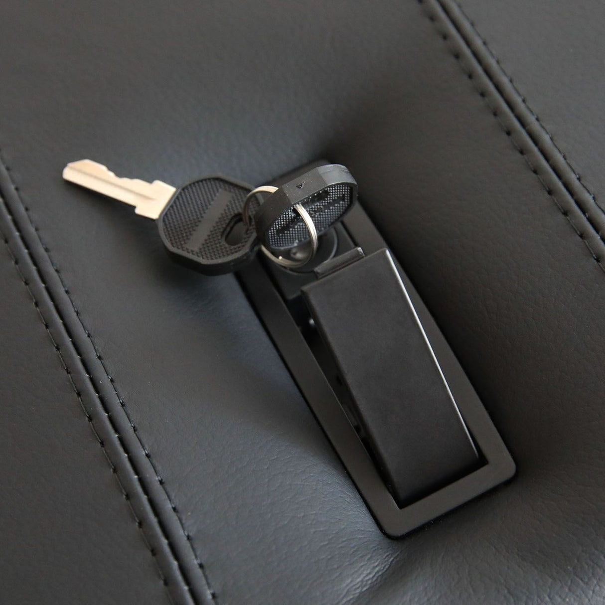 Premium Cubby Box (abschließbar) (schwarzes Leder)