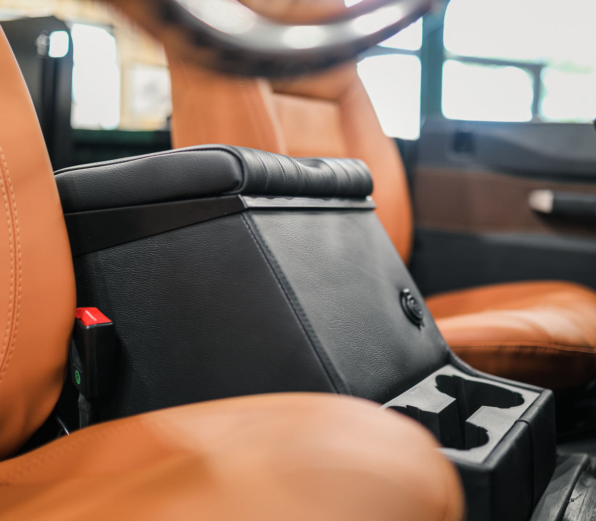 Premium Cubby Box (abschließbar) (Längsnaht, schwarzes Leder)