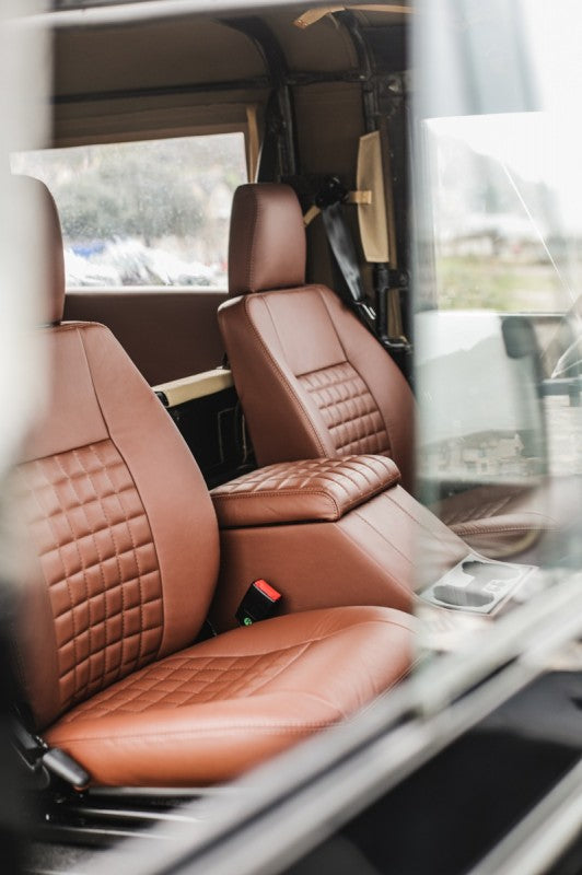 Defender Frontsitze & Cubby Box "COOL N VINTAGE CHESTNUT PACKAGE" (beheizt)