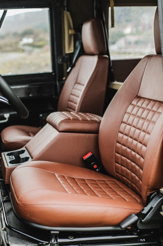 Defender Frontsitze & Cubby Box "COOL N VINTAGE CHESTNUT PACKAGE" (beheizt)