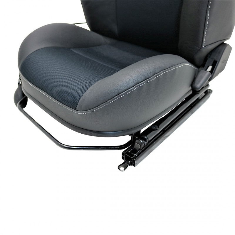 Defender "Urban XS" Frontsitze (Paar) beheizt (schwarzes Leder, schwarzer Stoff)