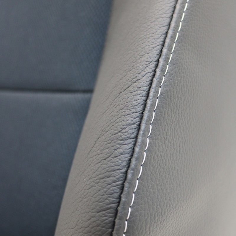 Defender "Urban XS" Frontsitze (Paar) beheizt (schwarzes Leder, schwarzer Stoff)