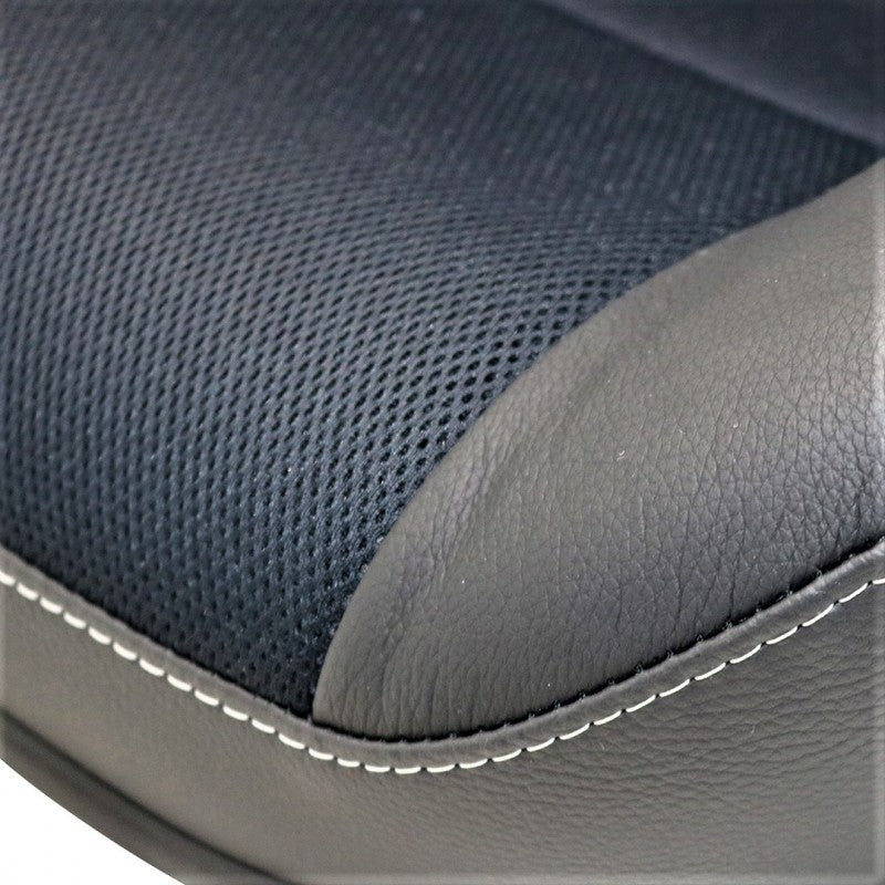 Defender "Urban XS" Frontsitze (Paar) beheizt (schwarzes Leder, schwarzer Stoff)