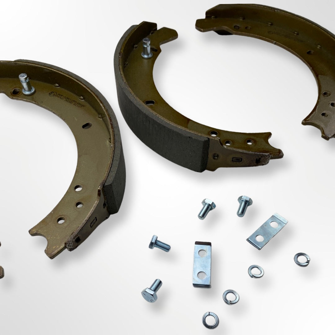 Bremsbacken-Set komplett 11" (109" 4 Cyl. vorne & Serie 3 88")