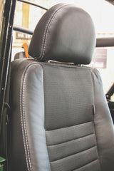 Defender "Puma" Frontsitz links (schwarzer Stoff, schwarzes Leder) beheizt