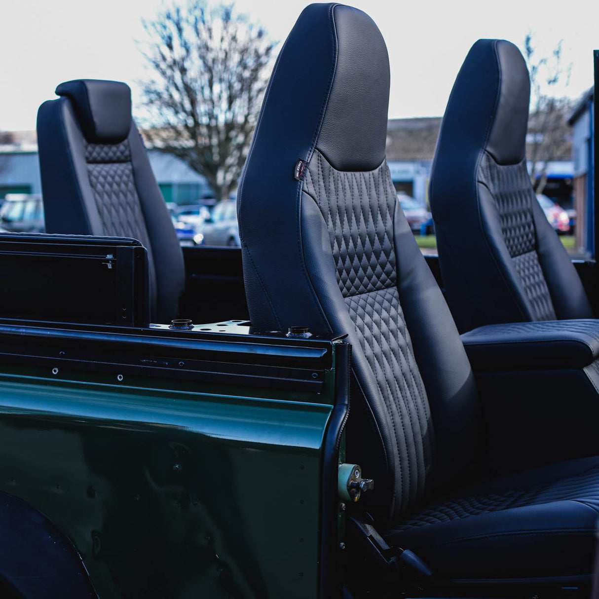 Defender "PUMA PREMIUM" Sitze (Paar) beheizt (schwarzes Vinyl)